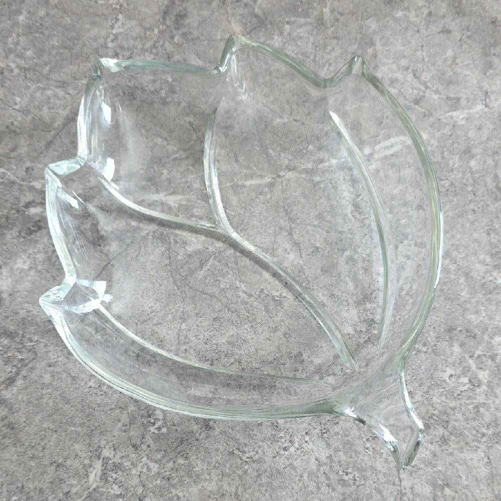 (J30) Vintage Leaf Shaped Glass Dish